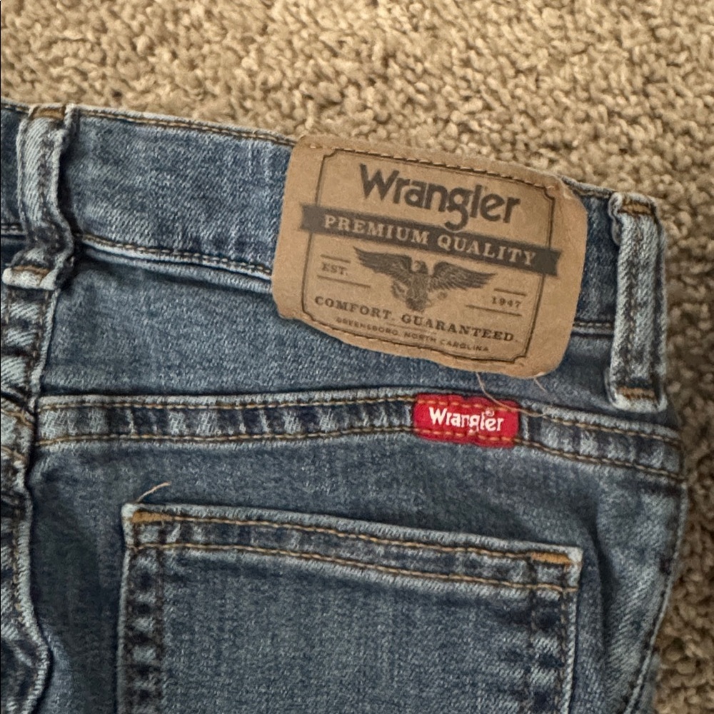 3 Pair of Boys Jeans - Wrangler & Levi - Picture 7 of 16